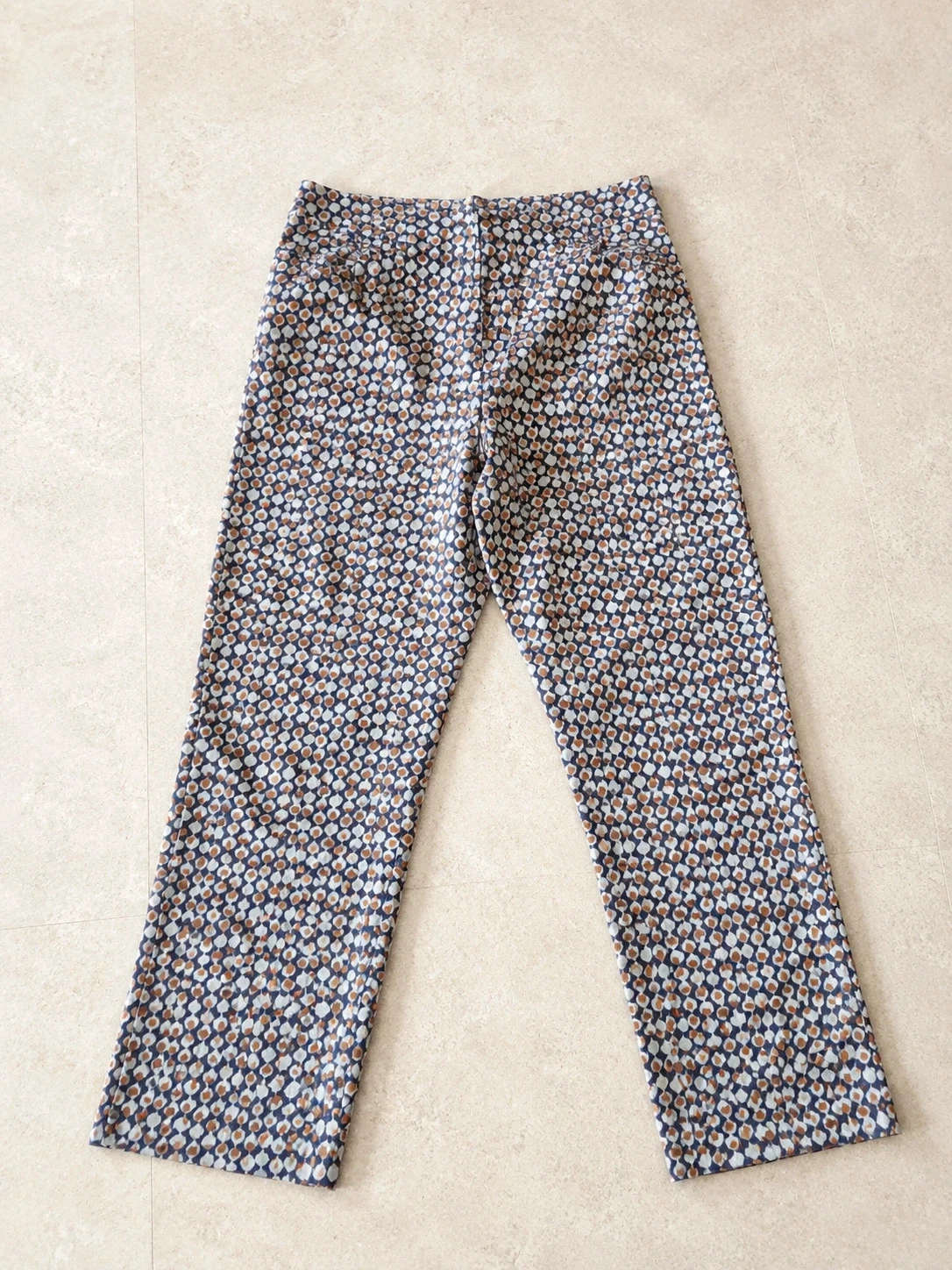 Vintage damesbroek met witte, bruine en oranje motieven, maat 38 – photo 3
